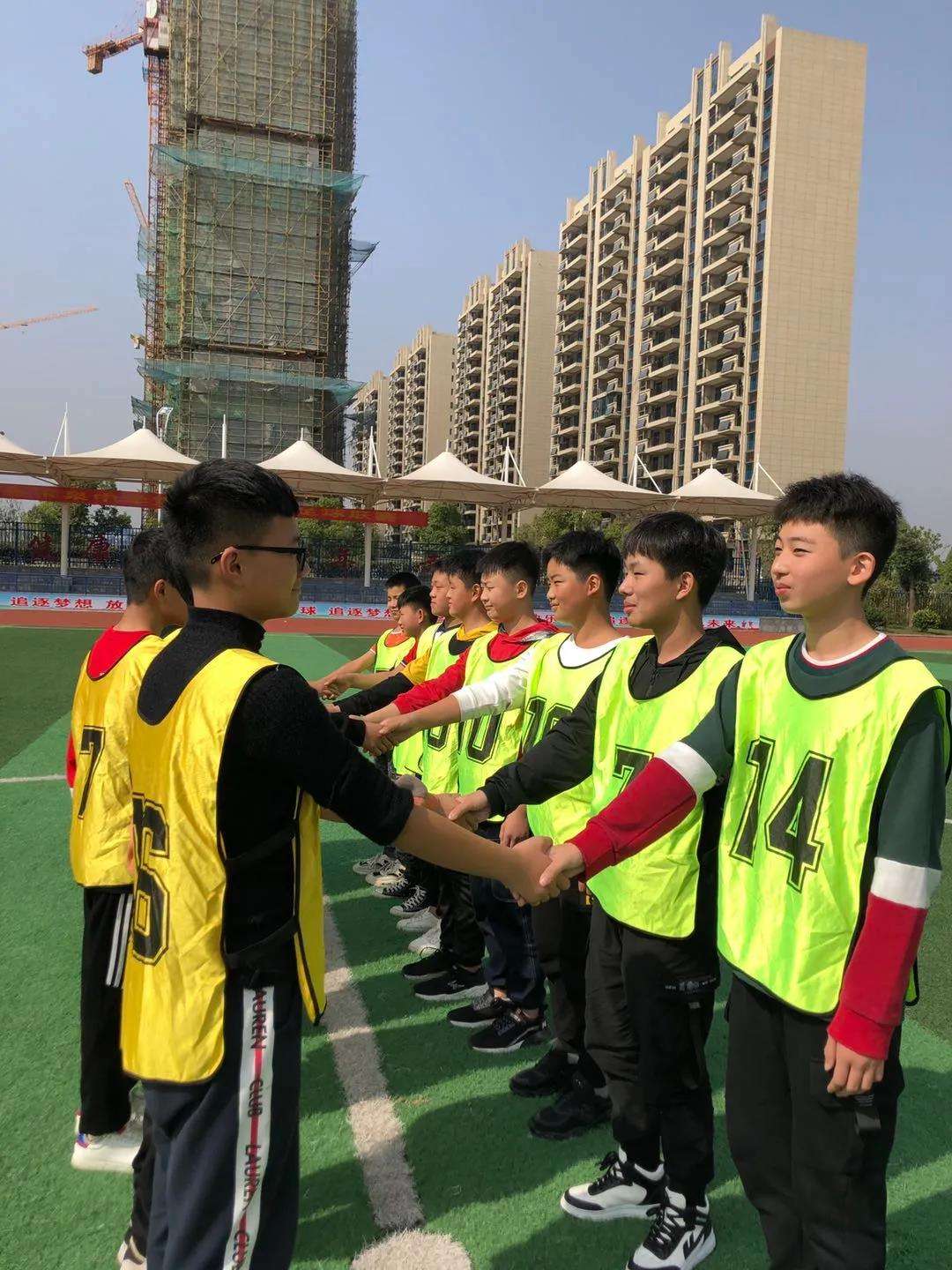 关于吉林队风雨同舟，多次登顶尽展风采的信息